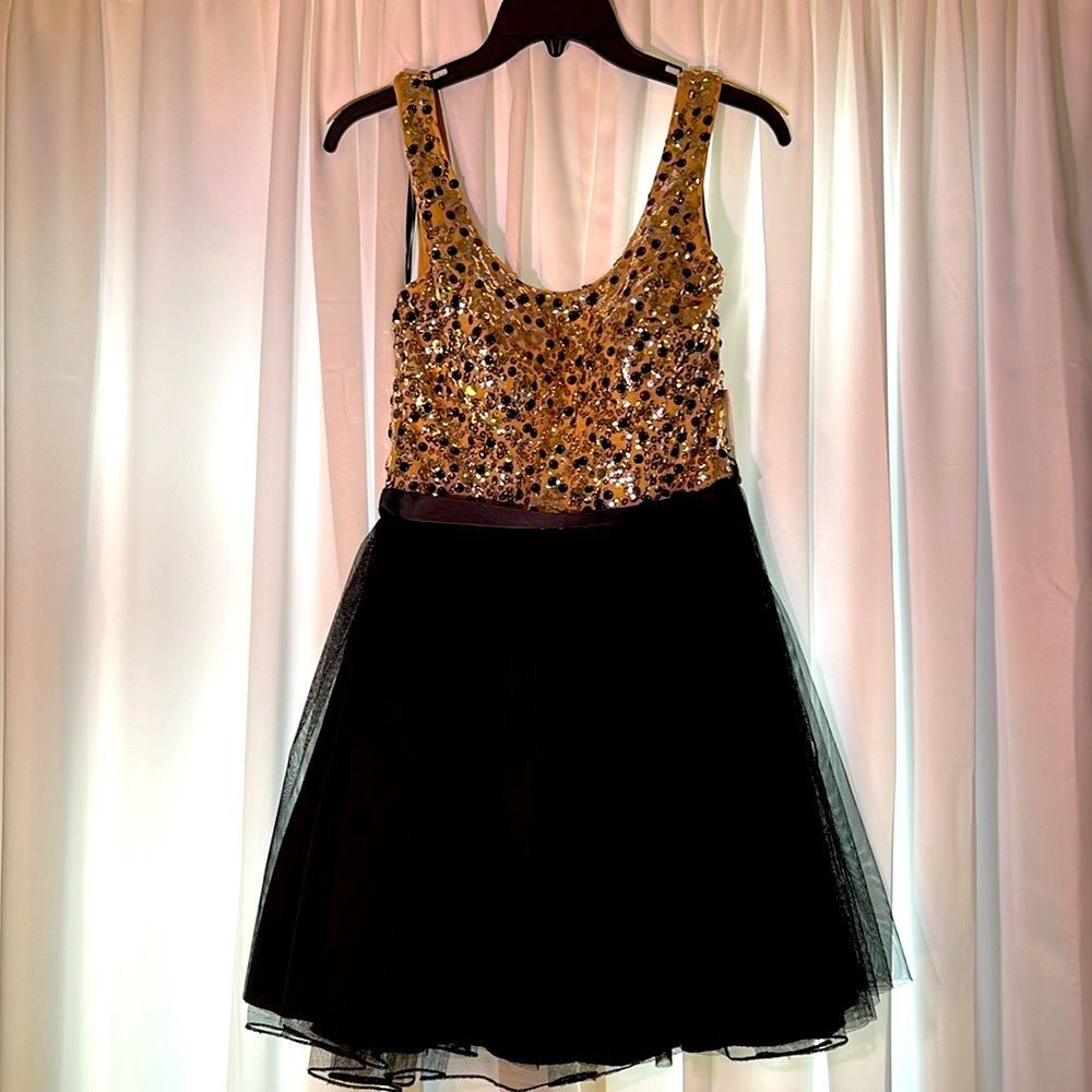NWT Jodi Kristopher Gold Sequin/Black Tuille Formal Dress
